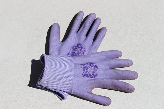 Evaluating Comfort: The​ feel of Gardening Glove Materials